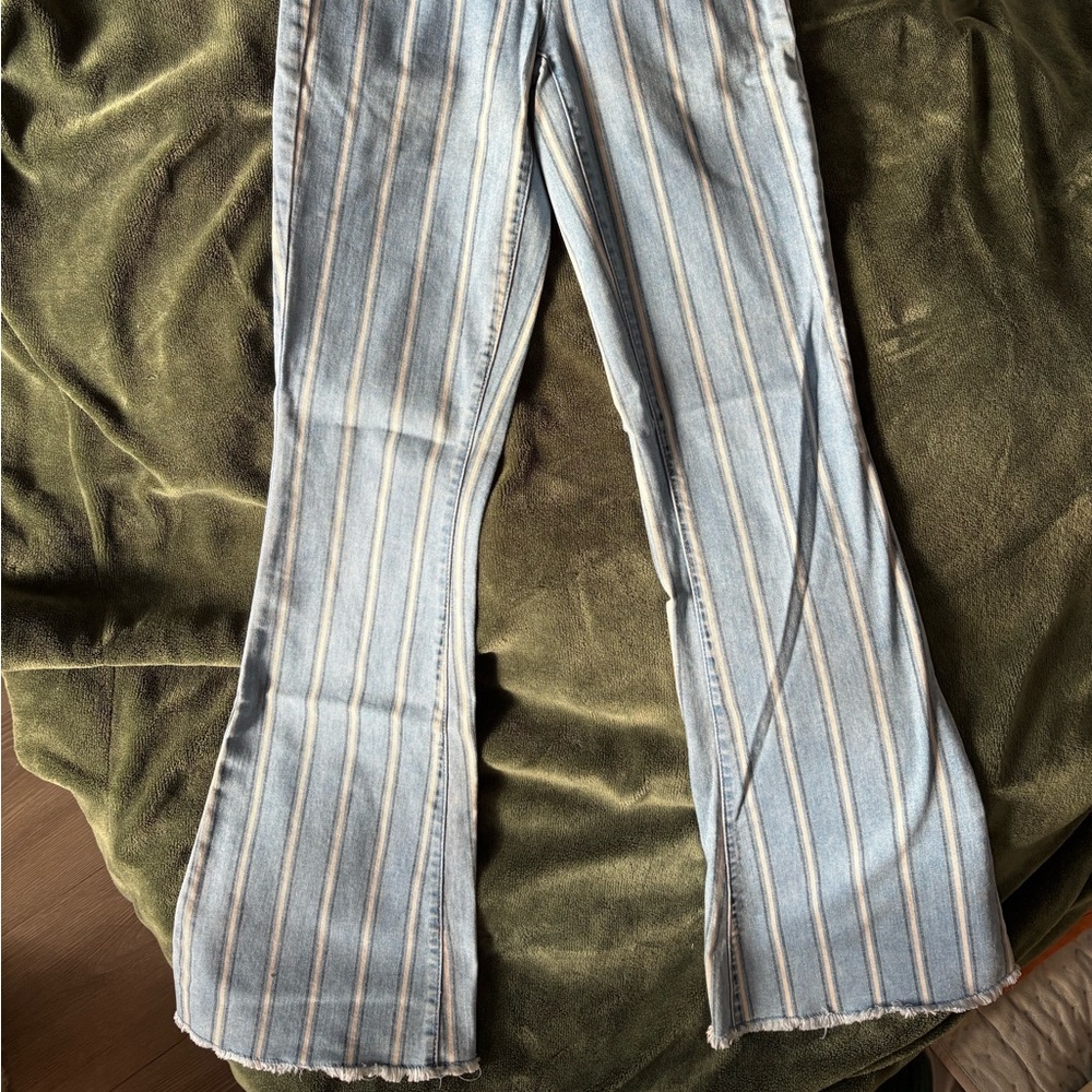 Striped High-Waisted Flare Jeans - Picture 4 of 4